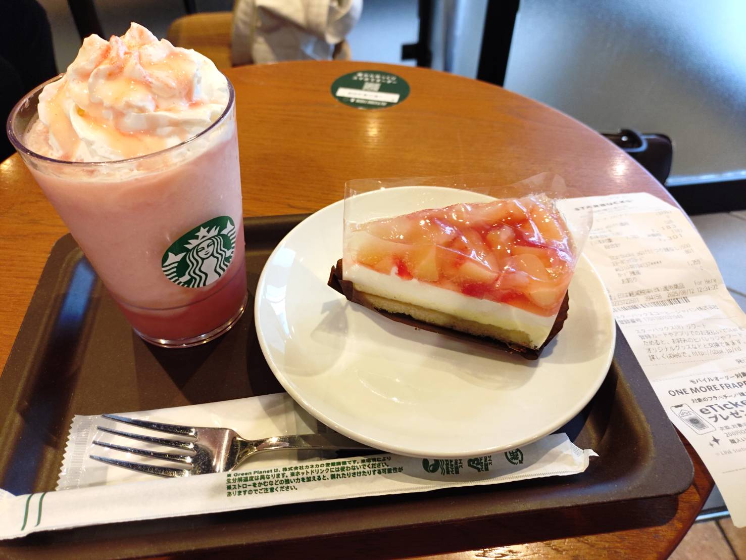 スタバのピーチケーキとピーチフラペチーノ